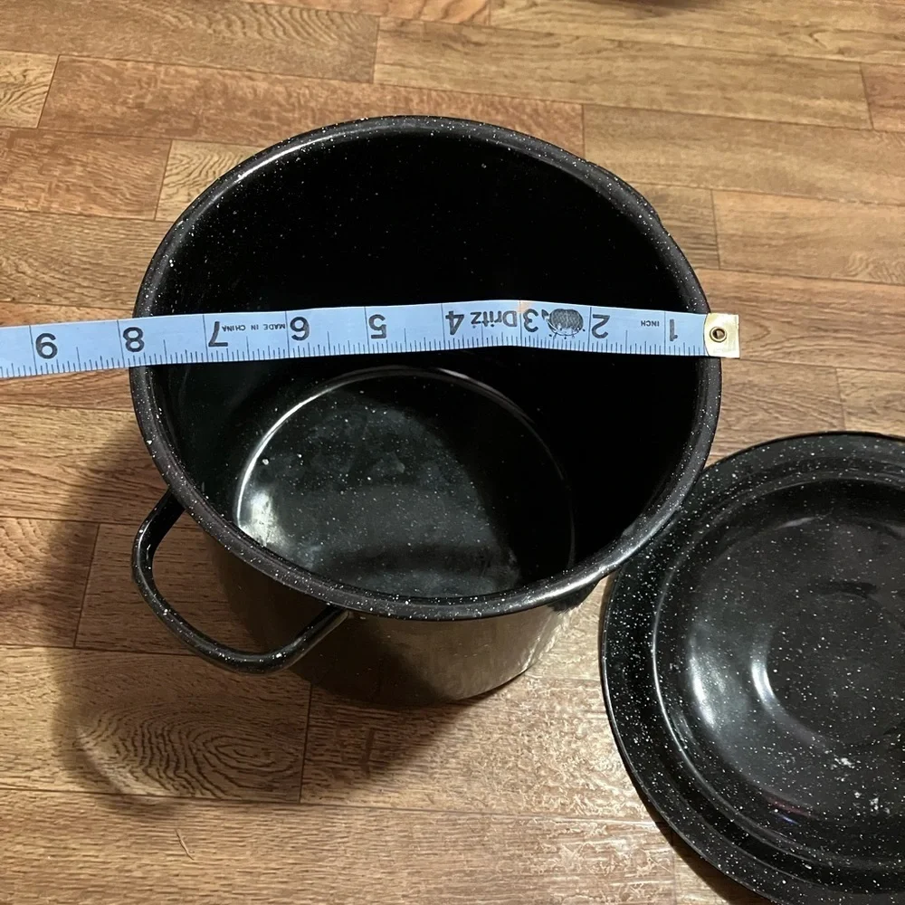 Black Dutch Oven with Sturdy Handles